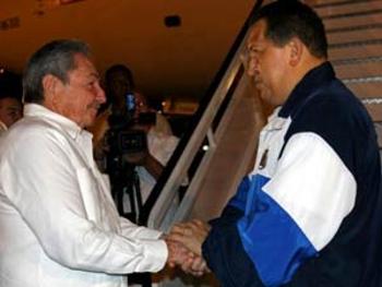 Foto de la llegada de Chávez a Cuba en la madrugada de este lunes.
