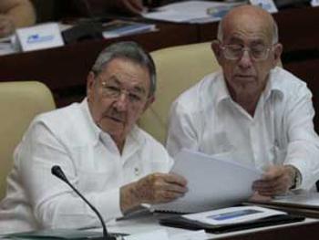 Raúl Castro promete cambios para entrar y salir del país