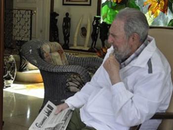 Fidel Castro vuelve a las reflexiones para elogiar a Chávez y fustigar a Obama