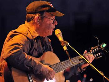 Silvio Rodríguez se va a Santiago de Cuba para cantar “El Necio”