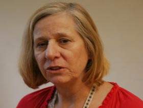 Cindy Sheehan en coloquio en Cuba por libertad de espias de Red Avispa
