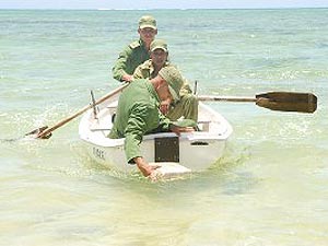 Tropas cubanas incautan cargamento de drogas en el mar