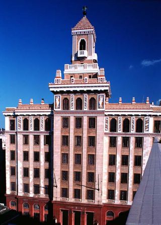 Edificio Bacardi en la Habana Vieja.