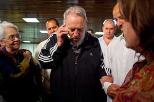 Fidel Castro habla con el agente René González desde EEUU. Foto: Cubadebate.