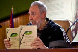 Fidel Castro lanza sus memorias y promete éxito en la batalla por los cinco espías
