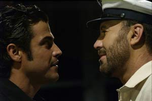 Carlos Miguel Caballero (izq.) y Hector Noas en una escena del filme.