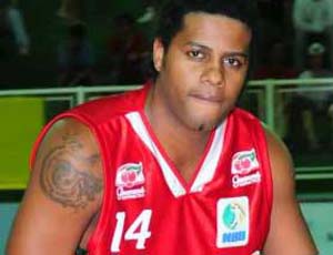 Amiel Vega, un triunfador en el baloncesto de Brasil.
