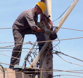 Fraudes eléctricos desangran al país: 27,156 en el 2011