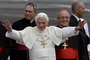 El Papa Benedicto XVI junto al Cardenal Jaime Ortega.