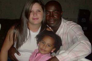 Retrato de familia: Yero junto a su esposa y su hija Camila Vanessa en Venezuela.