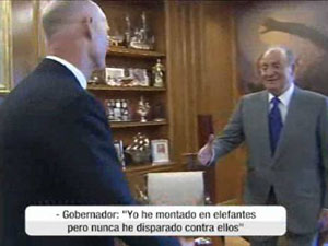 El gobernador de la Florida, Rick Scott (izq) se encuentra con el rey Juan Carlos de España en Madrid