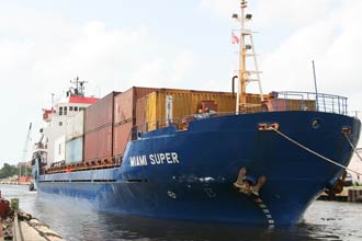 Comienzan envíos marítimos directos de paquetes desde Miami a Cuba