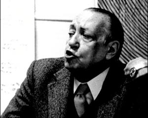 Alejo Carpentier durante su etapa de Ministro Consejero de la Embajada de Cuba en París (1966-1980).