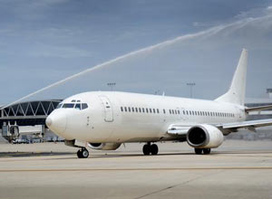 Un avión se dispone a volar rumbo a La Habana desde el Aeropuerto Internacional de Tampa.