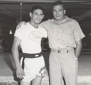 Florentino Fernández (izq.) junto al reconocido historiador del boxeo, Hank Kaplan.
