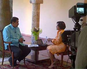 Nicolás Maduro durante la entrevista con Telesur para disipar rumores sobre la gravedad de Hugo Chávez.