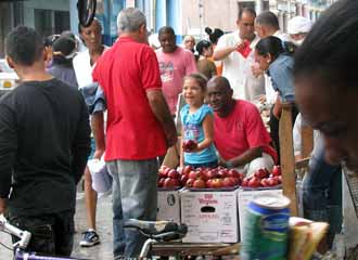Metáforas cubanas: el jamón, el chicle y las manzanas