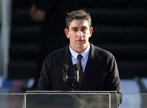 Richard Blanco lee su poema en el podio de la ceremonia e juramentación presidencial de Barack Obama, el 21 de enero del 2013.