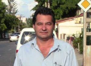 Escritor Angel Santiesteban denuncia violencia y suicidios en prisión cubana