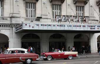 Fachada del Cine Payret en La Habana.