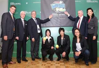 El nuevo ejecutivo de la IBAF lanzó en Japón la campaña para el regreso del béisbol y el sófbol al calendario de los Juegos Olímpicos del 2020. Foto; IBAF El nuevo ejecutivo de la IBAF lanzó en Japón la campaña para el regreso del béisbol y el sófbol al calendario de los Juegos Olímpicos del 2020. Foto; IBAF