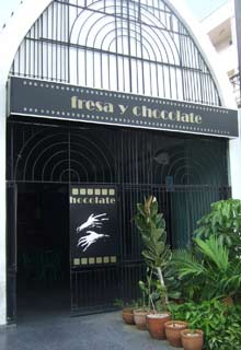 Sala Fresa y Chocolate, frente al edificio del ICAIC en La Habana.