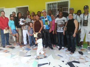 Cubanos en Curazao que podrán regularizar su situación legal. Foto tomada de Facebook