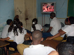 Revelan fotos sobre presunta pornografía en un aula cubana