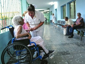 Gobierno cubano priorizará compra de pañales desechables y equipos para ancianos