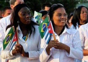 Cuba aumentará salarios de los médicos a partir de junio