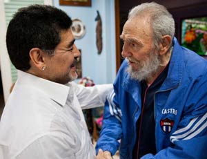 Fidel Castro le escribe a Maradona con mensaje para Messi