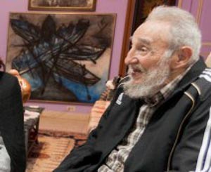 Fidel Castro reflexiona en chino y recibe premio como héroe avícola: ¿y a quién importa ya?