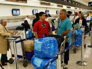 Avalancha de “remesas en especie” a Cuba: $3,506 millones en el 2013