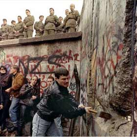 Fragmento del Muro de Berlín ocupará espacio permanente en Miami