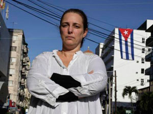 Tania Bruguera enfrentará cargos delictivos; una decena de activistas siguen detenidos