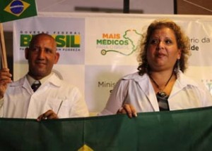 Oposición a Dilma Rousseff sale en defensa de médicos cubanos y sus familiares en Brasil
