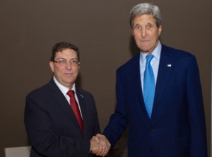 Raúl Castro y Obama en Panamá; John Kerry sostiene "reunión constructiva" con canciller cubano