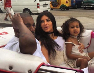 Kim Kardashian y sus hermanas se pasean por La Habana