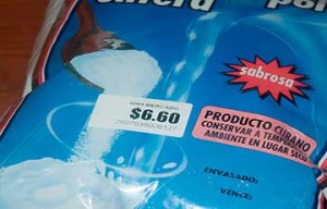 Cuba rebaja precio de la leche y otros productos a la venta en CUC