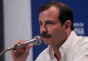 Espía Fernando González asciende a presidencia del ICAP