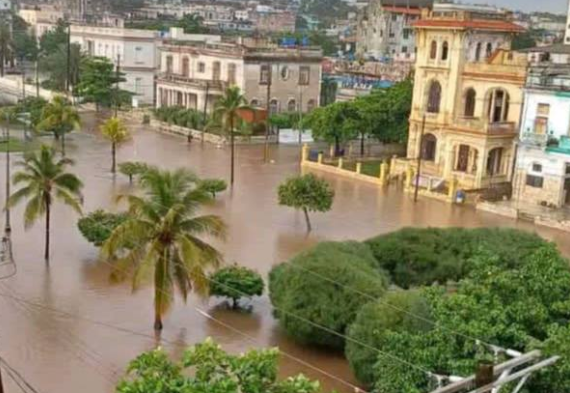 La Habana sumergida por incesantes lluvias