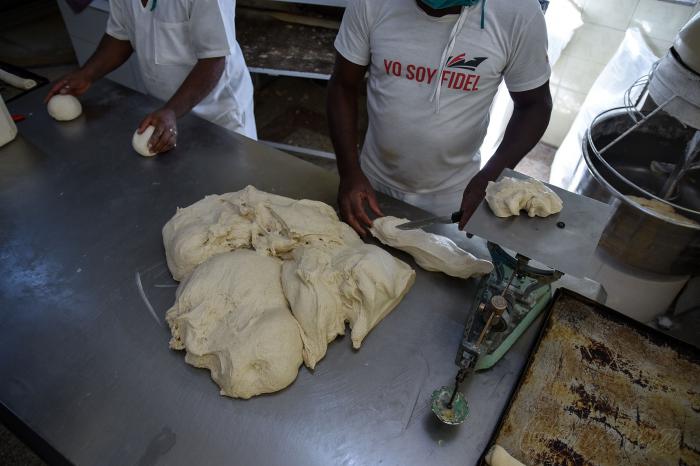 Economía minimalista: Se enaniza el pan de la canasta familiar en Cuba