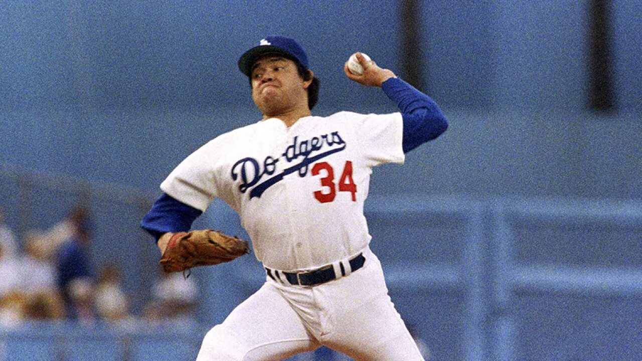 La Serie Mundial comienza con crespón de luto: Ha muerto el coloso Fernando Valenzuela