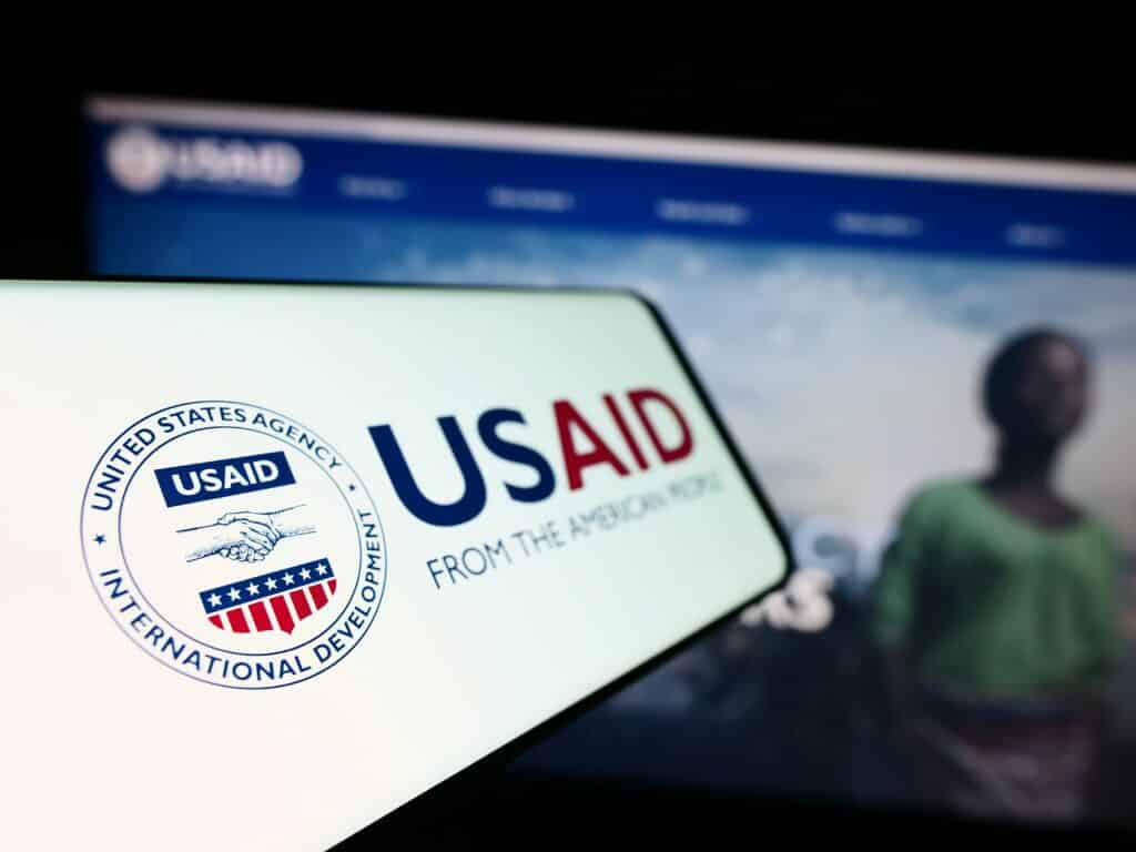 La ola Trump: Detenidas subvenciones federales a grupos y programas promotores de democracia en Cuba